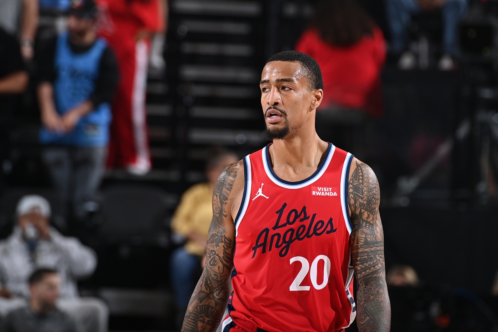 皇冠体育登录入口-科林斯过去三场运动战31中23 三分13中9 场均19.3分5.3板1帽