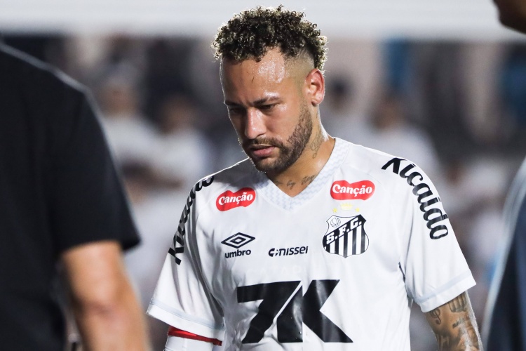 crownsports-内马尔：球场状况不佳已向相关负责人反映 我在为回归巴西队努力